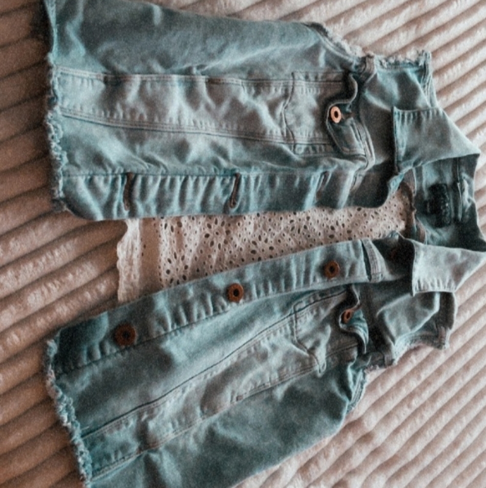 Denim sleeveless jacket with back floral pattern